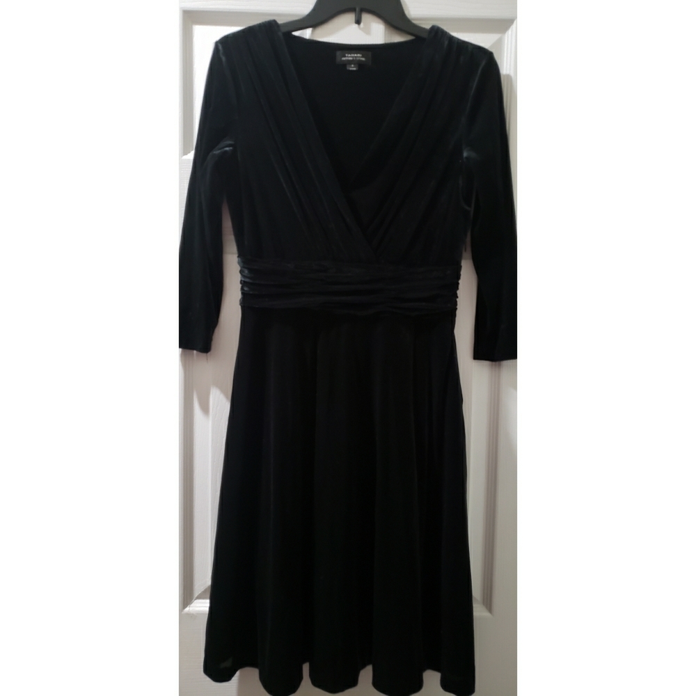 Tahari ASL Women's Long-sleeve V-neck Velvet Dress